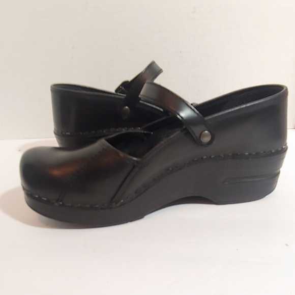 Mini Melissa Burgundy Cat Mary-Janes | AlexandAlexa